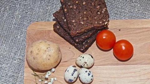 Easter, Easter eggs and broad on wooden Board Vidéo 73433897