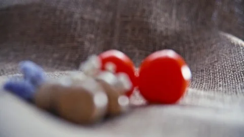 Easter, Easter eggs and tomatoes 库存影片 73433057