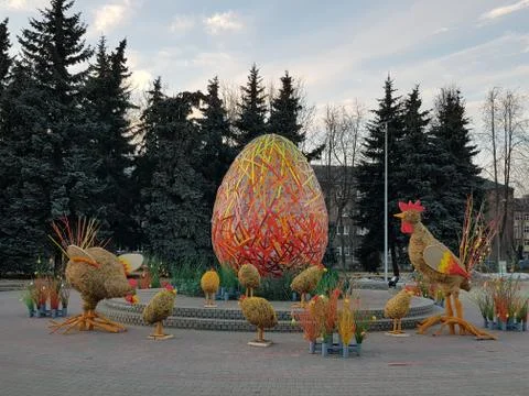 Easter egg and chicken Stock Photos