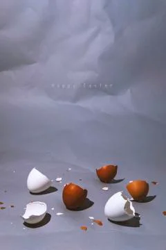 Easter egg and eggshell Stock Photos