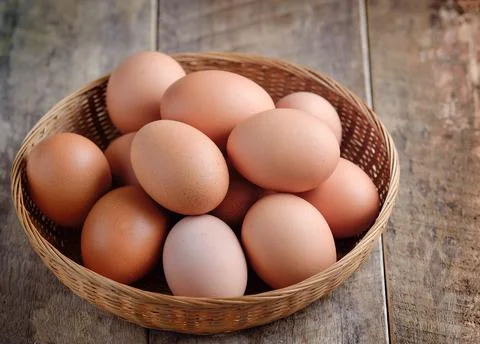Easter egg in a basket on wodden table Стоковые фото