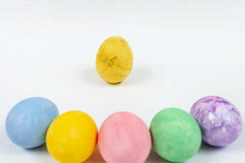 Easter egg decorated with glitter. Easter eggs on a white background Foto stock