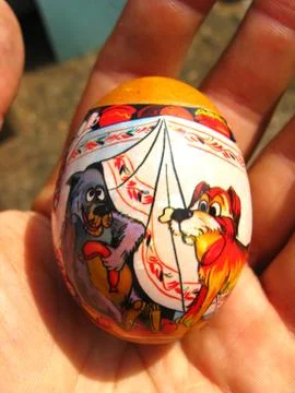 Easter egg with drawing in hand Foto stock