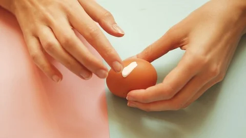 Easter egg. the girl paints the egg with paint. Stock Footage 86286735