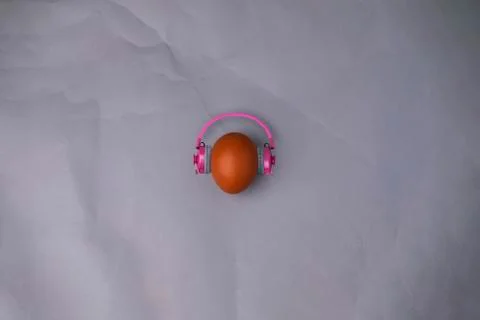 Easter egg on gray background 库存照片