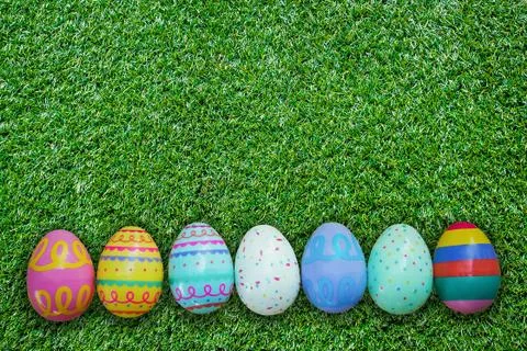 Easter egg on green grass texture and background Fotos de archivo