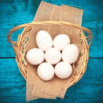 Easter Egg lying in a basket Foto stock