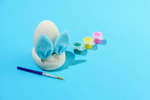 Easter egg painting set with bunny Foto stock