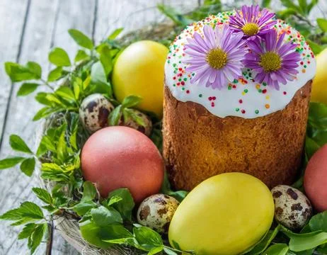 Easter egg panettone bread cake background Happy easter spring holiday tulip Stock-Fotos