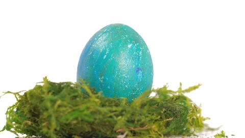 Easter Egg Spinning on White Background. Easter Vídeos de archivo 129089798