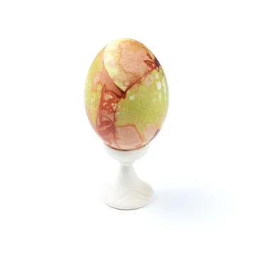 Easter egg, traditional easter symbol, white background, close-up, isolate. Foto stock
