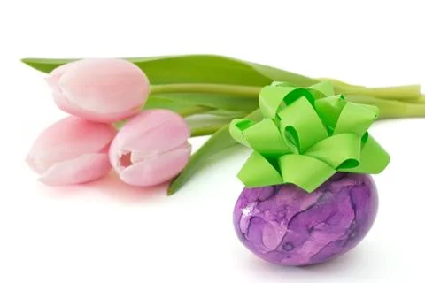 Easter egg with tulips Foto stock