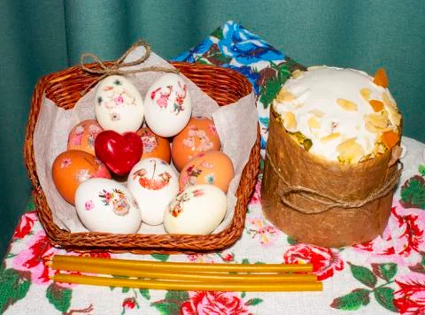 Easter egg.Easter cake.Easter holiday table. Stock Photos