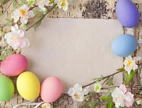 Easter eggs and blank note Stock Photos