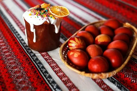 Easter eggs and bread on Ukrainian national tablecloth Stock Photos