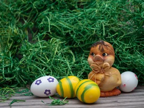 Easter eggs and chicken. Easter card with copy space for text. 库存照片