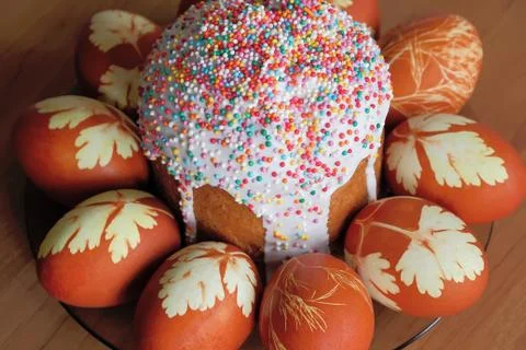 Easter eggs and pie Foto stock