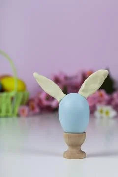 Easter eggs and spring blooming flowers Stock Photos