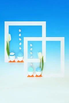 Easter Eggs and Spring Flowers Surreal Background Border Design Foto stock