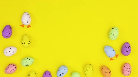 Easter eggs appear and frame for text appear on yellow theme. Stop motion Vídeo Stock 149266272