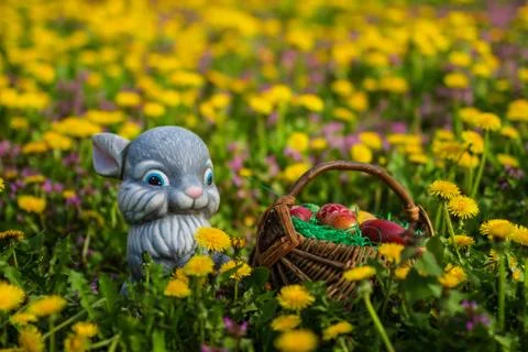 Easter eggs in basket and rabbit Foto stock