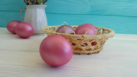 Easter eggs in a basket Video stock 90308451