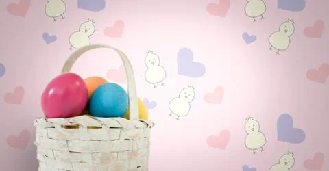 Easter eggs in basket in front of pattern Foto stock