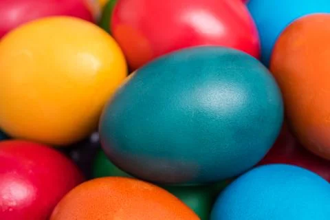 Easter Eggs In Basket 库存照片