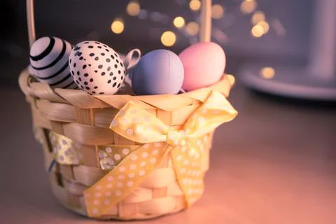 Easter eggs in a basket Foto stock