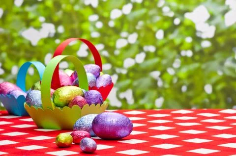Easter eggs in baskets Foto stock