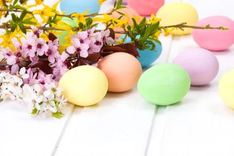 Easter eggs with blooming branch Foto stock