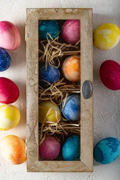Easter eggs in box with straw. 스톡 사진