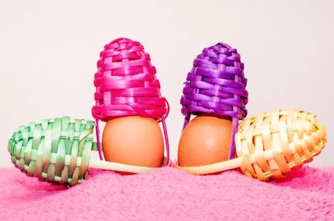 Easter eggs in colored baskets on grass and on a blurry background Foto stock
