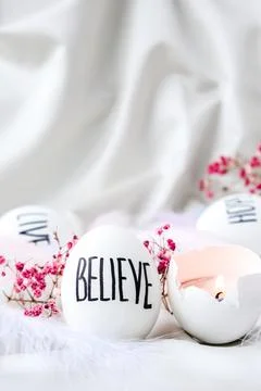 Easter eggs Composition. Easter message, Words drawn with pen. High Angle Vie Foto stock