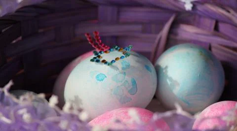Easter eggs decorated with colorful scribbles Foto stock