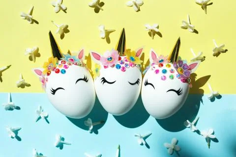 Easter eggs in the form of a unicorn with white delicate flowers. The minimum 写真素材