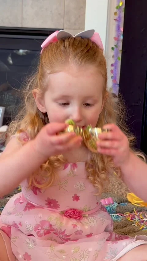 Easter Eggs Full of Surprises, Berthoud, Colorado, USA - 05 Apr 2026 動画素材 332246047