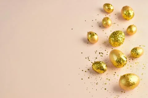 Easter eggs with gold sequins on a beige background. Banner for a happy Eas.. Stock Photos