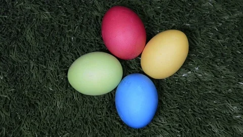 Easter eggs on grass top view Video stock 72728909