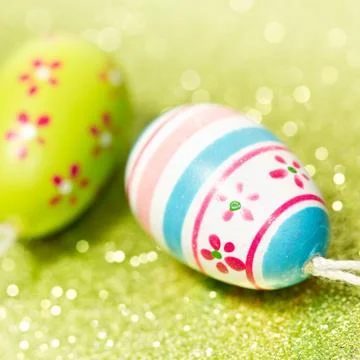 Easter eggs on green background Foto stock