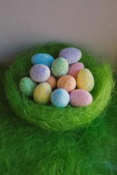 Easter eggs on green background Foto stock