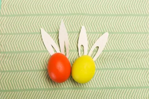 Easter eggs on green background, top view Stockfoto's