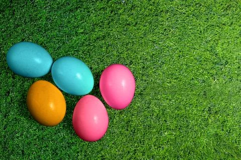 Easter eggs on green grass background. Multicolor Easter symbol eggs flat lay Stock-Fotos