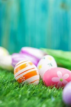 Easter Eggs on a green grass  Foto stock