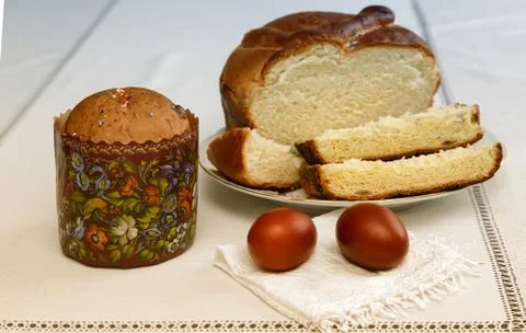 Easter eggs on the napkin and cake . Stock Photos