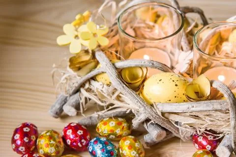 Easter eggs in nest Foto stock