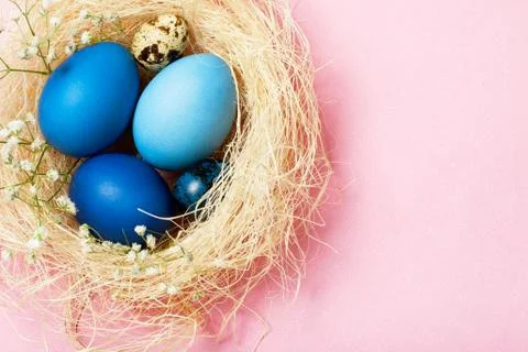 Easter eggs in a nest Foto stock