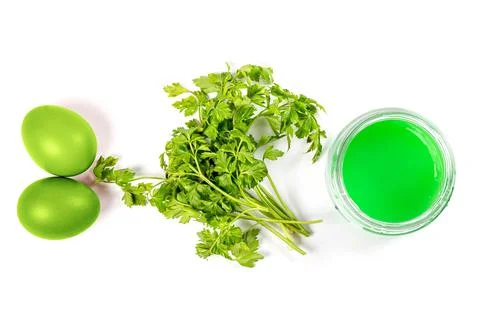 Easter eggs painted with natural egg dye from fresh green parsley Foto stock