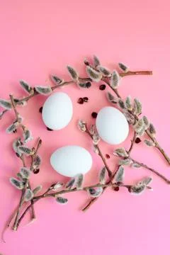 Easter eggs on a pink background with a sprig of willow Foto stock