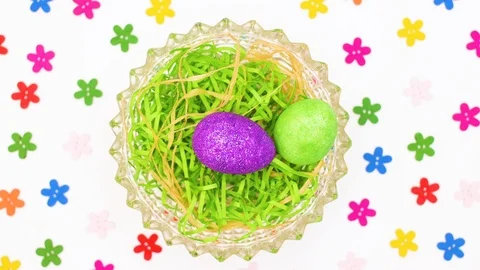 Easter eggs rotating in basket and disappearing - Stop motion Stock Footage 125496816